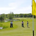 ホテル Domaine De La Foret D'orient, Logis Hotel, Restaurant, Et Golf ルイイ・サセ