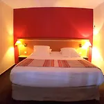 Domaine De La Foret D'orient, Logis Hotel, Restaurant, Et Golf 4* Rouilly-Sacey