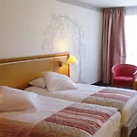 Hotel Domaine De La Foret D'orient, Logis Hotel, Restaurant, Et Golf