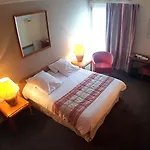 Hotel Domaine De La Foret D'orient, Logis Hotel, Restaurant, Et Golf Rouilly-Sacey
