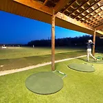 Domaine De La Foret D'orient, Logis Hotel, Restaurant, Et Golf ホテル