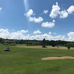 ホテル Domaine De La Foret D'orient, Logis Hotel, Restaurant, Et Golf