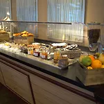 ホテル Domaine De La Foret D'orient, Logis Hotel, Restaurant, Et Golf ルイイ・サセ