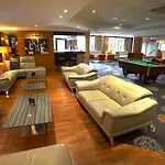 ホテル Domaine De La Foret D'orient, Logis Hotel, Restaurant, Et Golf ルイイ・サセ