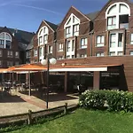 Domaine De La Foret D'orient, Logis Hotel, Restaurant, Et Golf 4*