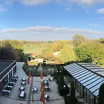 Domaine De La Foret D'orient, Logis Hotel, Restaurant, Et Golf