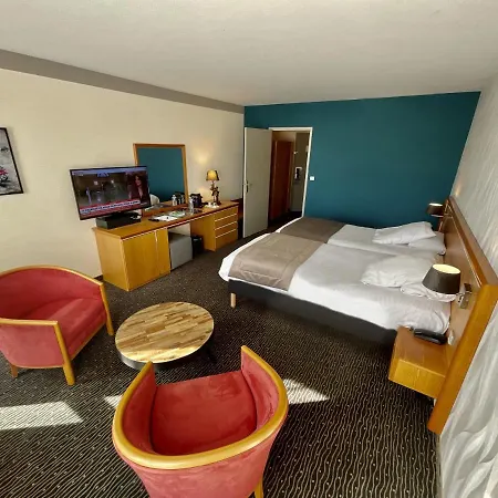 Domaine De La Foret D'orient, Logis Hotel, Restaurant, Et Golf فندق Rouilly-Sacey