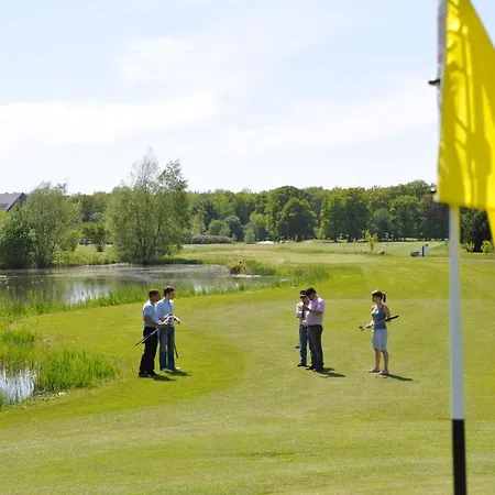 מלון Domaine De La Foret D'orient, Logis Hotel, Restaurant, Et Golf Rouilly-Sacey
