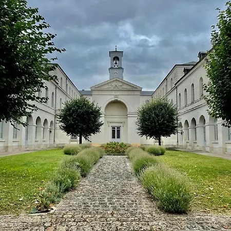 מלון Domaine De La Foret D'orient, Logis Hotel, Restaurant, Et Golf