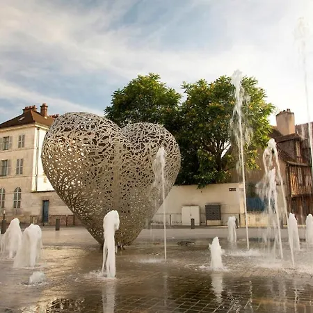 Hotel Domaine De La Foret D'orient, Logis Hotel, Restaurant, Et Golf 4*