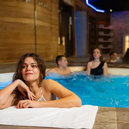 Domaine De La Foret D'orient, Logis Hotel, Restaurant, Et Golf 4*