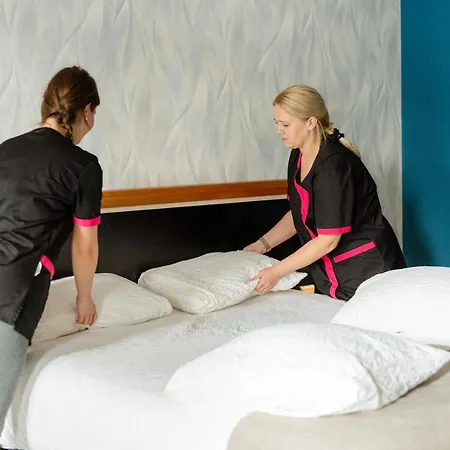 Domaine De La Foret D'orient, Logis Hotel, Restaurant, Et Golf فندق