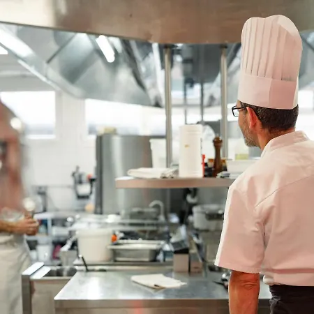 Domaine De La Foret D'orient, Logis Hotel, Restaurant, Et Golf 4*