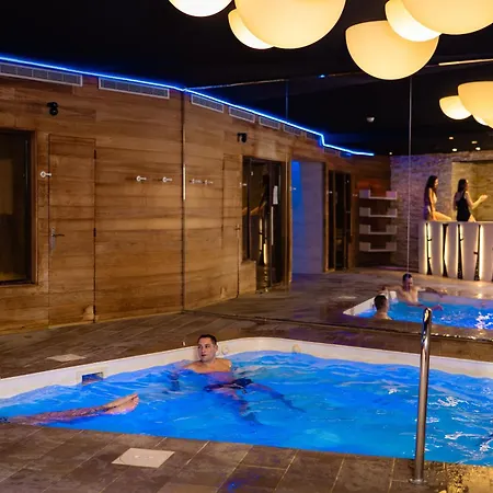 Domaine De La Foret D'orient, Logis Hotel, Restaurant, Et Golf Hotel 4*