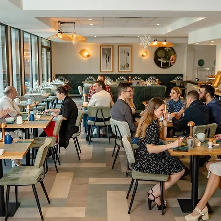 Hotel Domaine De La Foret D'orient, Logis Hotel, Restaurant, Et Golf 4*