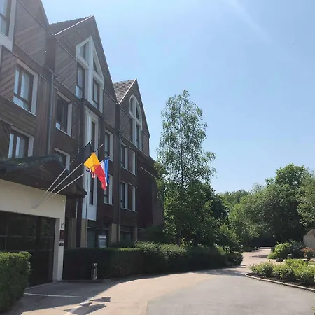 Domaine De La Foret D'orient, Logis Hotel, Restaurant, Et Golf Hotel 4*