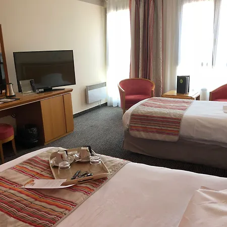 Hotel Domaine De La Foret D’orient – Natur’hotel Golf&spa Rouilly-Sacey