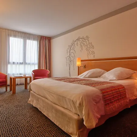 Domaine De La Foret D’orient – Natur’hotel Golf&spa Hotel Rouilly-Sacey