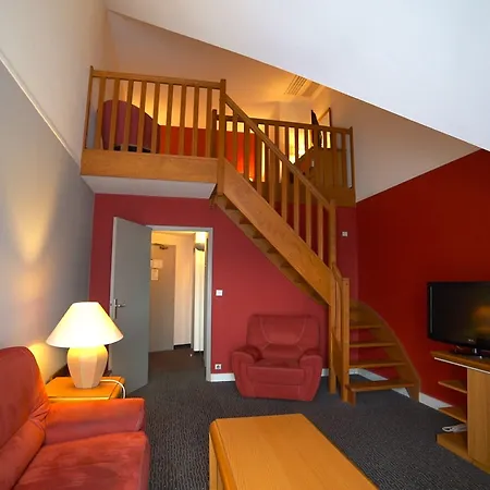 Domaine De La Foret D'orient, Logis Hotel, Restaurant, Et Golf فندق