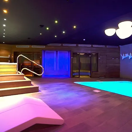 Domaine De La Foret D'orient, Logis Hotel, Restaurant, Et Golf 4*