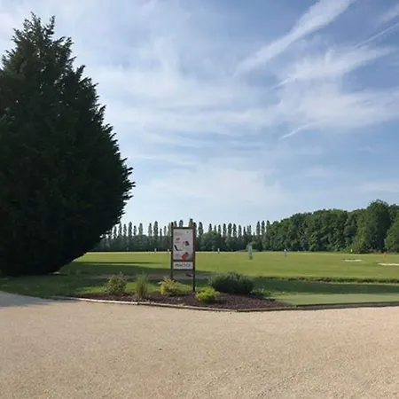 Domaine De La Foret D'orient, Logis Hotel, Restaurant, Et Golf 4*