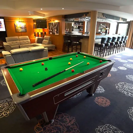 Hotel Domaine De La Foret D'orient, Logis Hotel, Restaurant, Et Golf Rouilly-Sacey