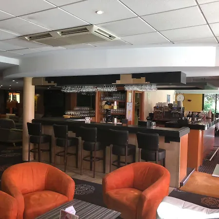 Domaine De La Foret D'orient, Logis Hotel, Restaurant, Et Golf Отель Rouilly-Sacey