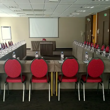 Отель Domaine De La Foret D'orient, Logis Hotel, Restaurant, Et Golf Rouilly-Sacey