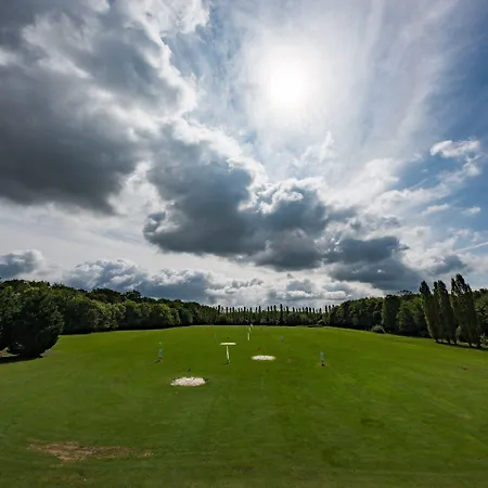 Domaine De La Foret D'orient, Logis Hotel, Restaurant, Et Golf Rouilly-Sacey