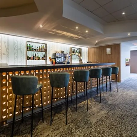 Domaine De La Foret D'orient, Logis Hotel, Restaurant, Et Golf 4* Rouilly-Sacey