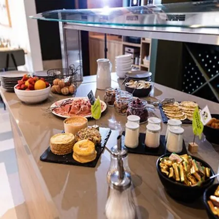 Domaine De La Foret D'orient, Logis Hotel, Restaurant, Et Golf 4* Rouilly-Sacey