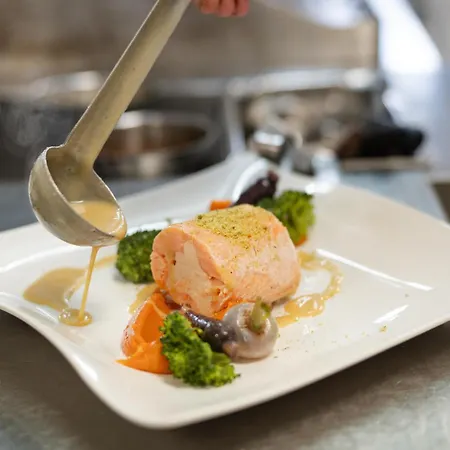 Отель Domaine De La Foret D'orient, Logis Hotel, Restaurant, Et Golf 4*