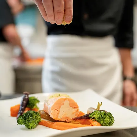 فندق Domaine De La Foret D'orient, Logis Hotel, Restaurant, Et Golf