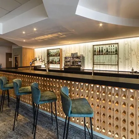 Domaine De La Foret D'orient, Logis Hotel, Restaurant, Et Golf Rouilly-Sacey