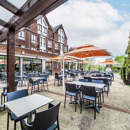 Domaine De La Foret D'orient, Logis Hotel, Restaurant, Et Golf Hotel Rouilly-Sacey