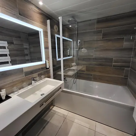 Отель Domaine De La Foret D'orient, Logis Hotel, Restaurant, Et Golf Rouilly-Sacey