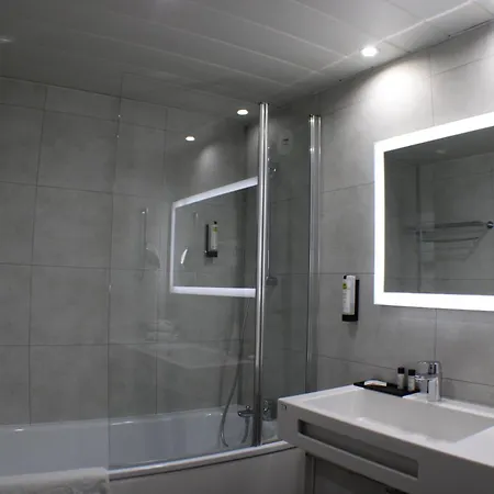 Domaine De La Foret D'orient, Logis Hotel, Restaurant, Et Golf Rouilly-Sacey