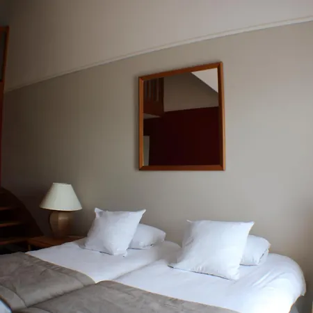 Отель Domaine De La Foret D'orient, Logis Hotel, Restaurant, Et Golf