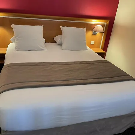 Domaine De La Foret D'orient, Logis Hotel, Restaurant, Et Golf