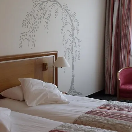 Hotel Domaine De La Foret D’orient – Natur’hotel Golf&spa