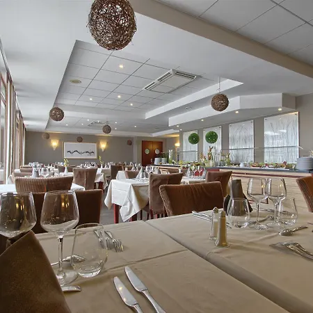 Domaine De La Foret D'orient, Logis Hotel, Restaurant, Et Golf Rouilly-Sacey