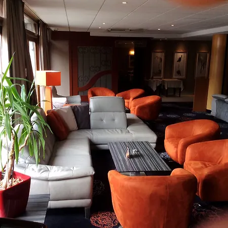 Domaine De La Foret D'orient, Logis Hotel, Restaurant, Et Golf 4*