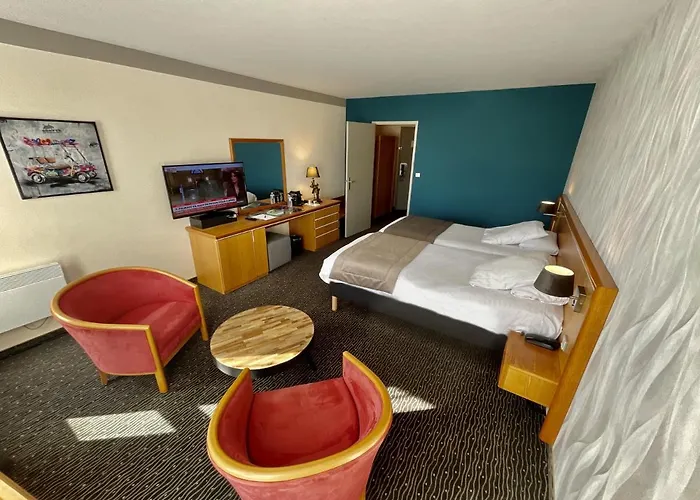 Domaine De La Foret D'orient, Logis Hotel, Restaurant, Et Golf Hotel Rouilly-Sacey