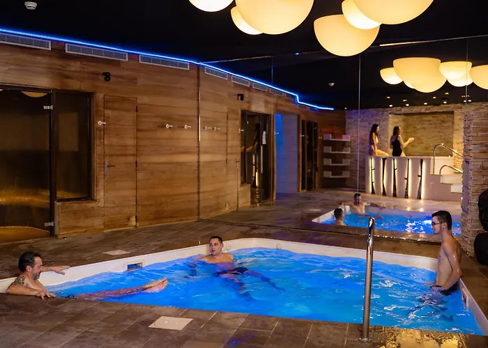 Domaine De La Foret D'orient, Logis Hotel, Restaurant, Et Golf Hotel 4*