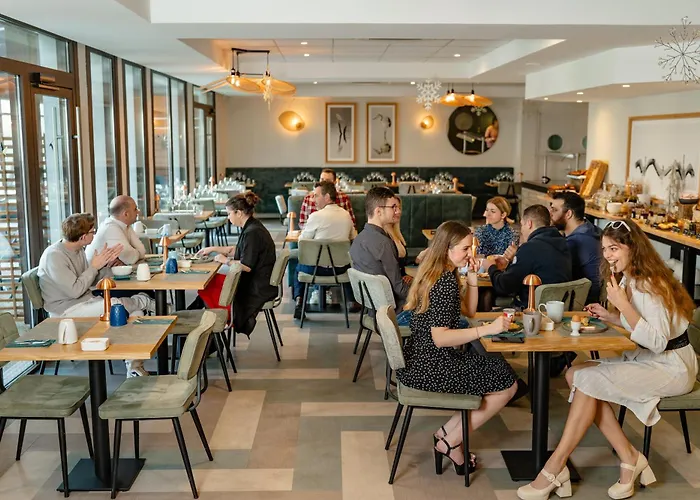 Hotel Domaine De La Foret D'orient, Logis Hotel, Restaurant, Et Golf 4*