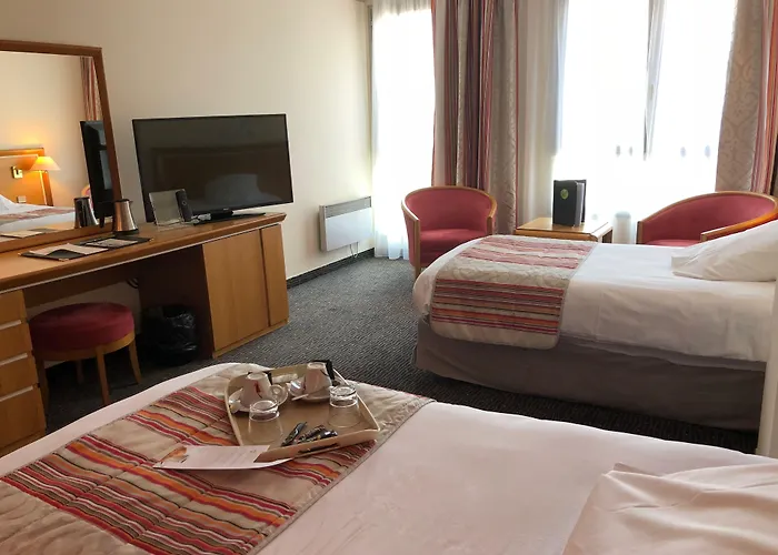 Hotel Domaine De La Foret D’orient – Natur’hotel Golf&spa Rouilly-Sacey