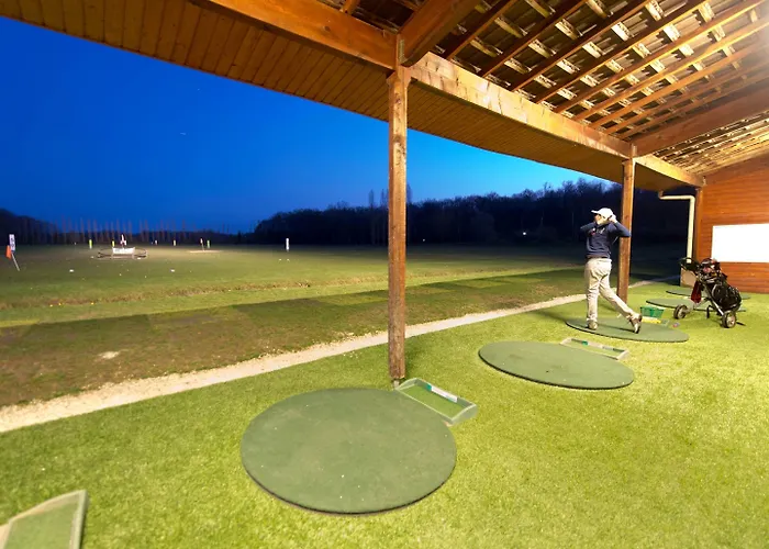 Domaine De La Foret D'orient, Logis Hotel, Restaurant, Et Golf Hotel