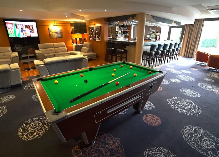 Hotel Domaine De La Foret D'orient, Logis Hotel, Restaurant, Et Golf Rouilly-Sacey