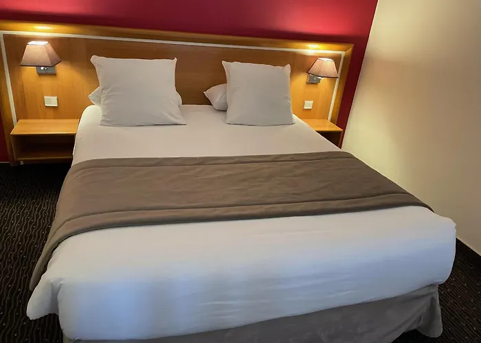 Domaine De La Foret D'orient, Logis Hotel, Restaurant, Et Golf