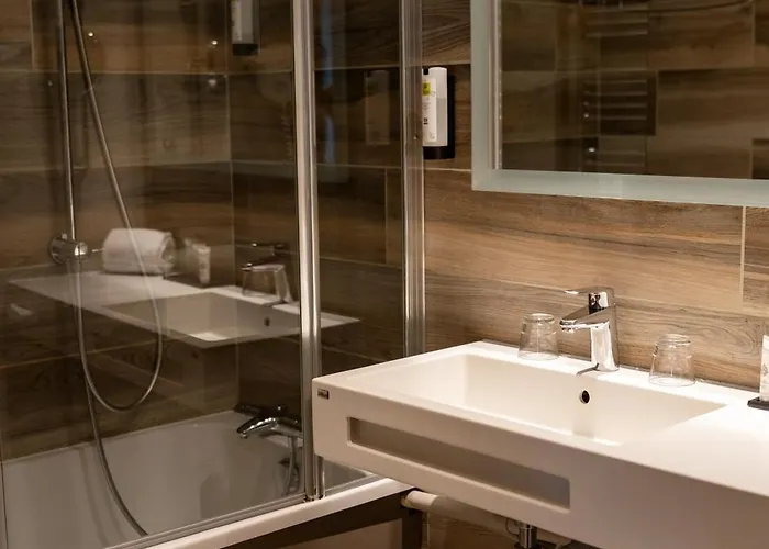 Hotel Domaine De La Foret D’orient – Natur’hotel Golf&spa Rouilly-Sacey